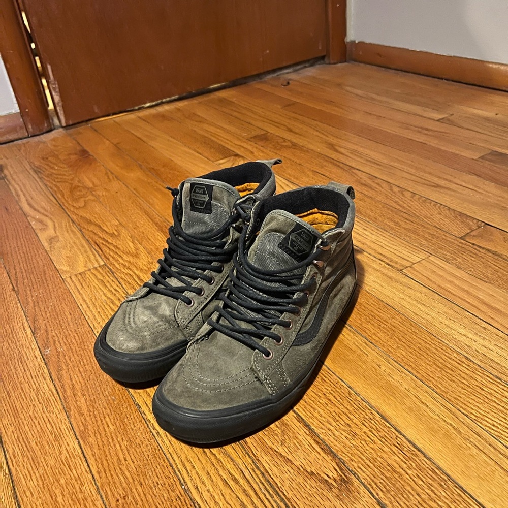 Vans Sk8 hi Size 11, worn once. Perfect condition